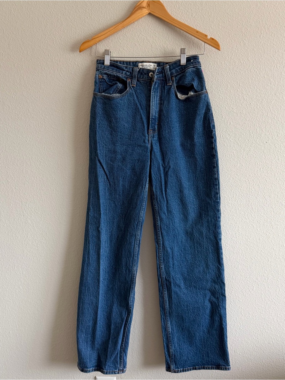 Abercrombie&Fitch Classic High-Waist Straight Leg Jeans - Blue